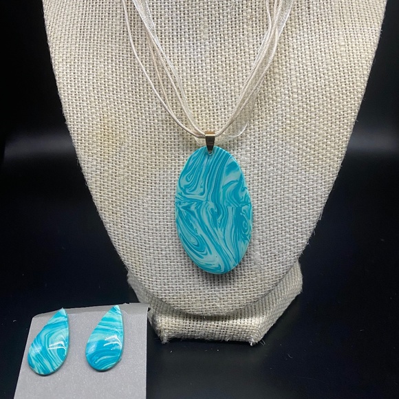 Handmade Pendant Necklace and Matching Earrings - Picture 1 of 1